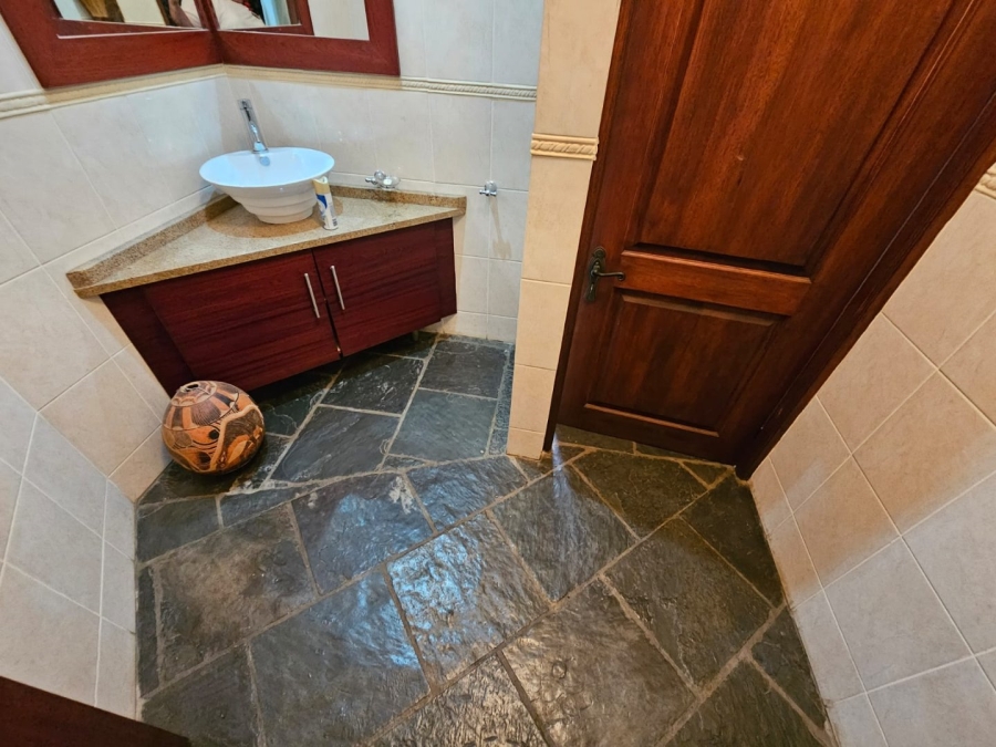 5 Bedroom Property for Sale in Boschenvaal River Front Lodges Free State